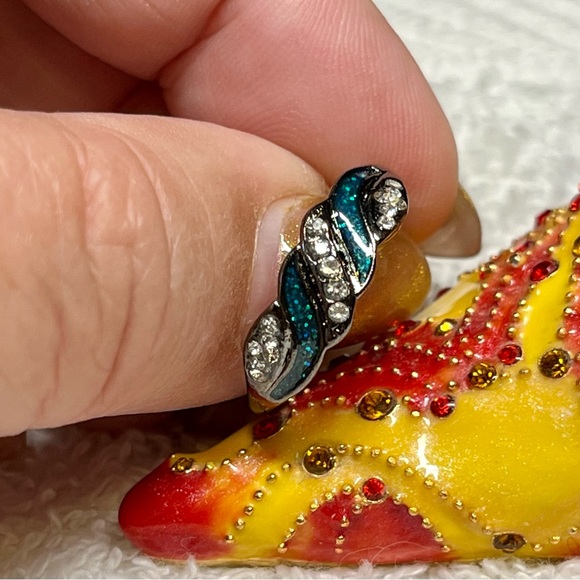 🦋Cute black ring with rhinestone and inlay opal look/costume NWOT - Picture 6 of 8
